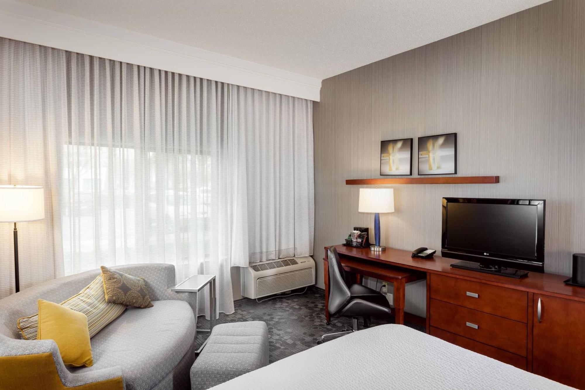 Courtyard By Marriott Stockton Exterior foto