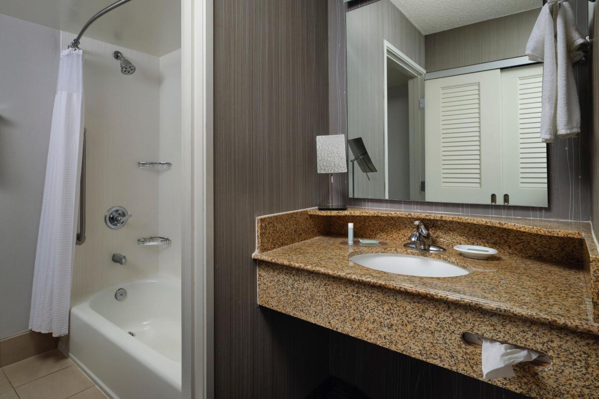 Courtyard By Marriott Stockton Exterior foto