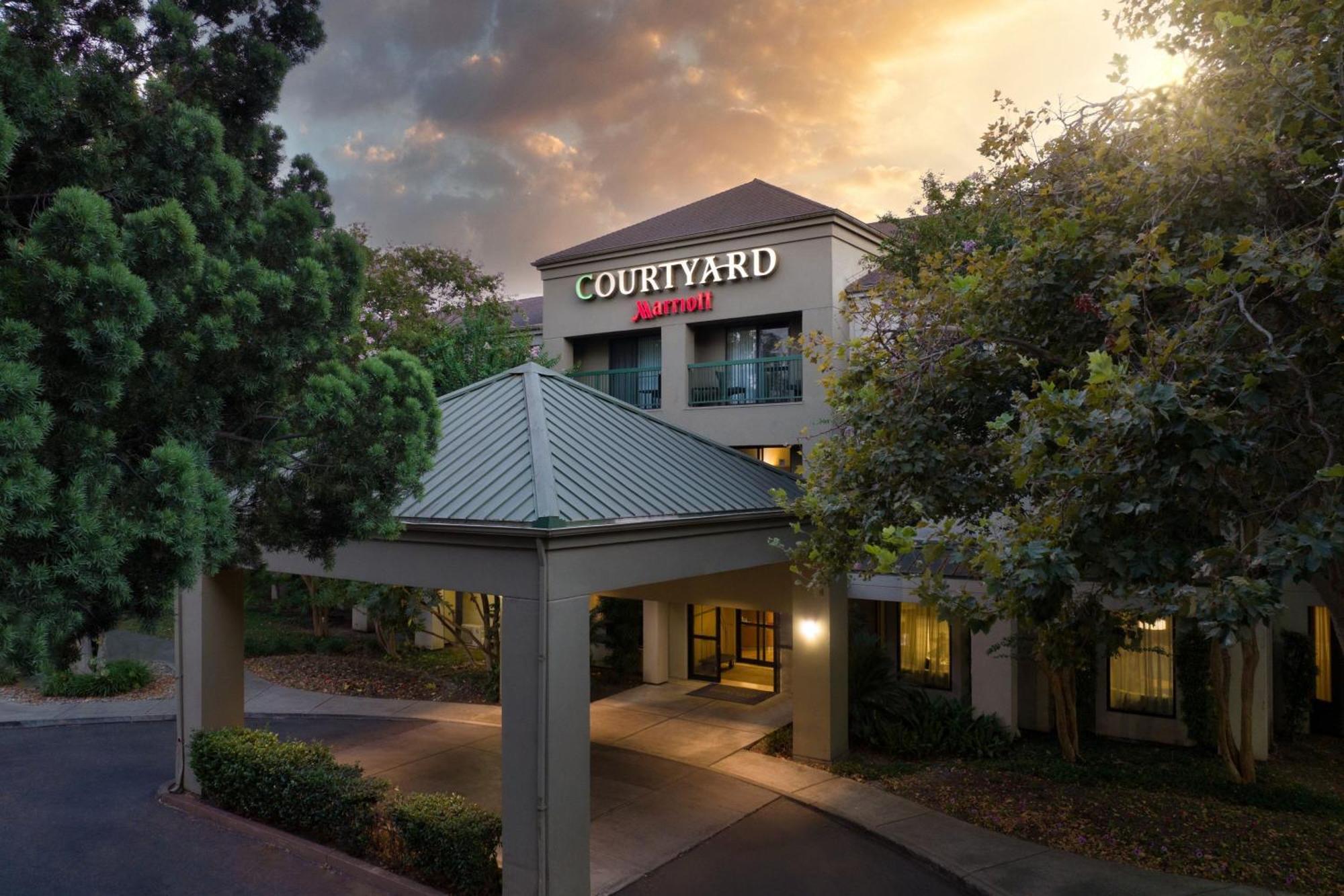 Courtyard By Marriott Stockton Exterior foto
