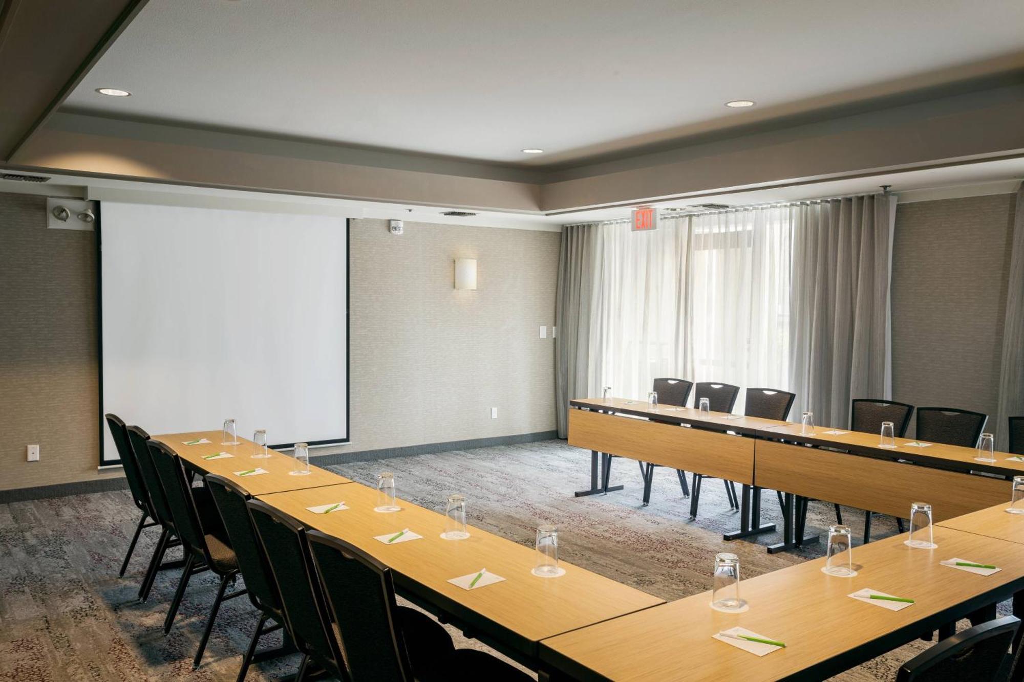 Courtyard By Marriott Stockton Exterior foto