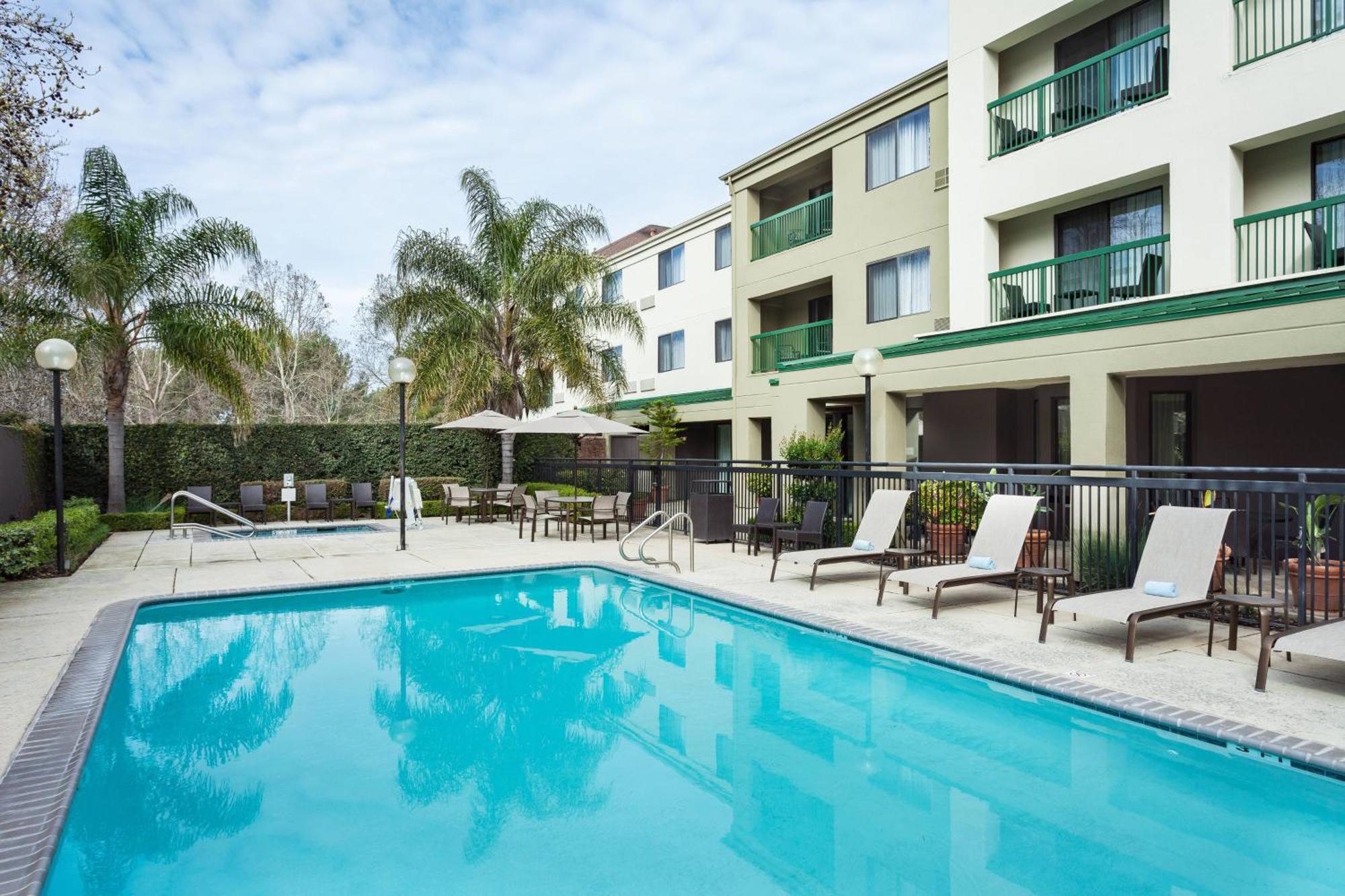 Courtyard By Marriott Stockton Exterior foto
