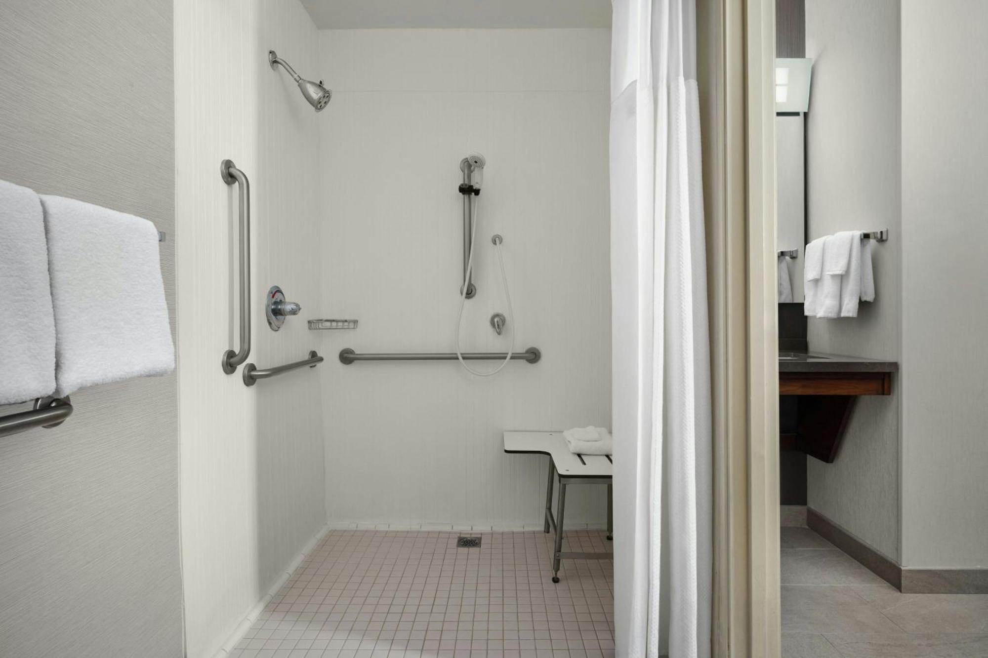 Courtyard By Marriott Stockton Exterior foto