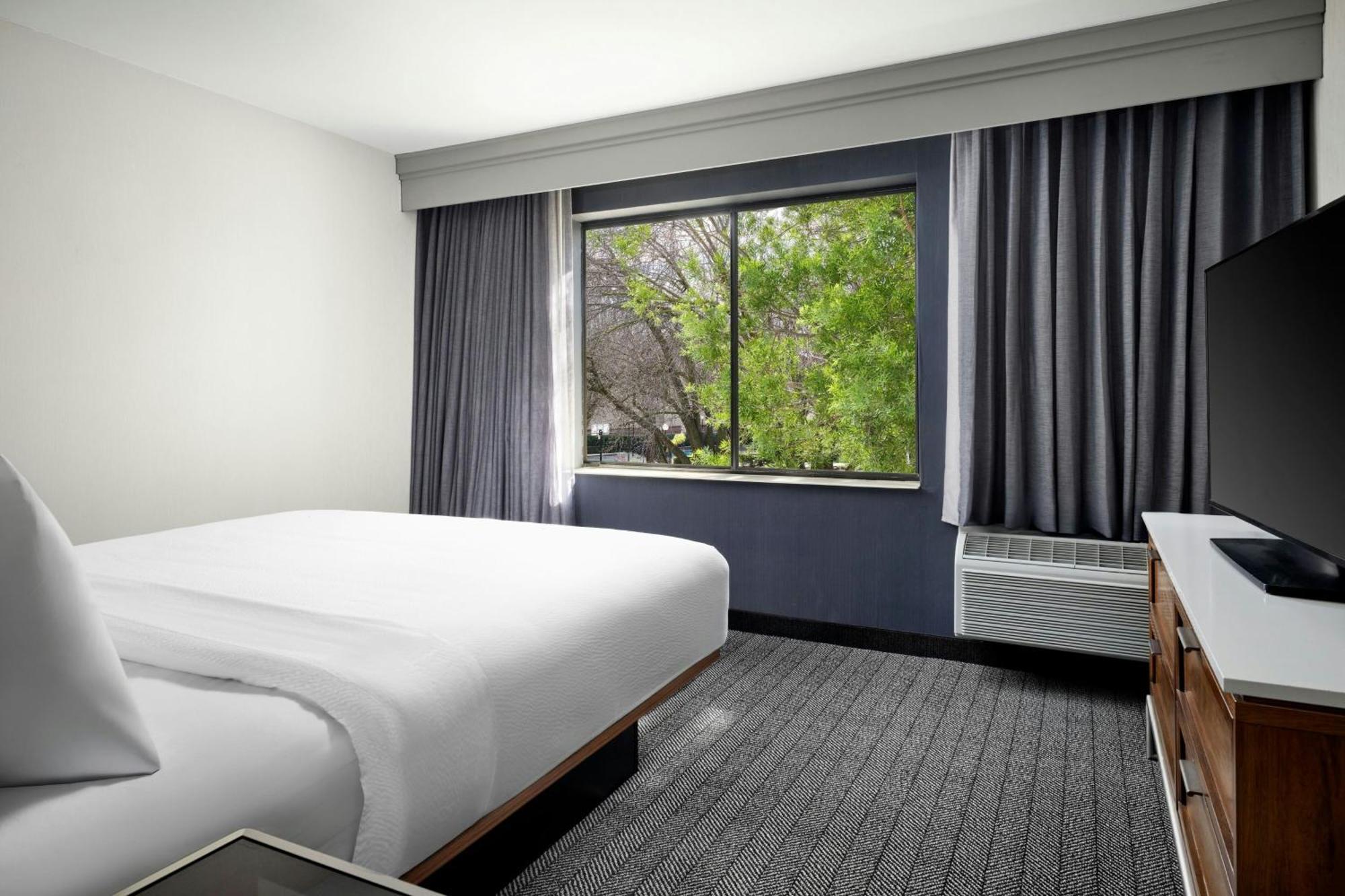 Courtyard By Marriott Stockton Exterior foto