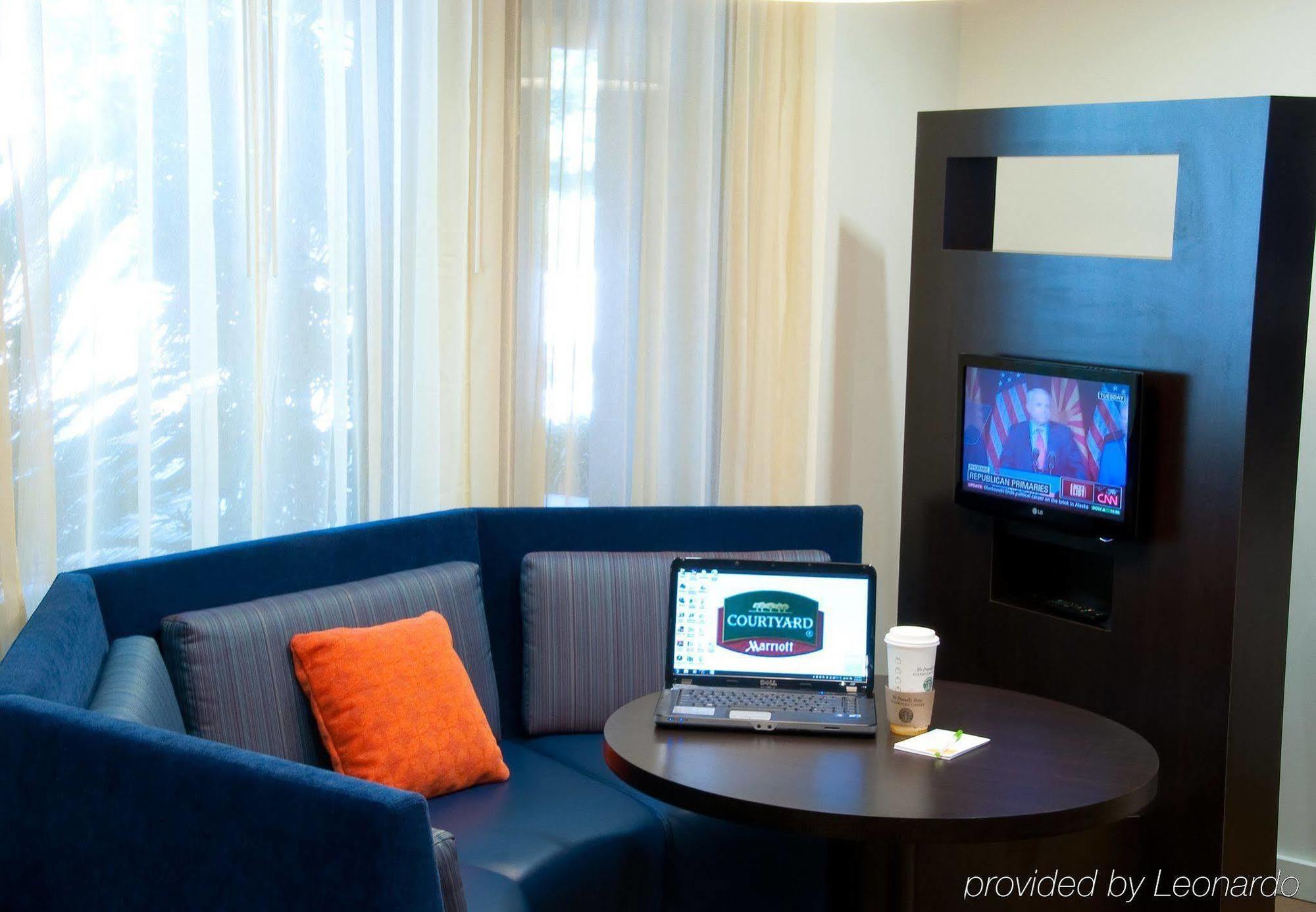 Courtyard By Marriott Stockton Exterior foto