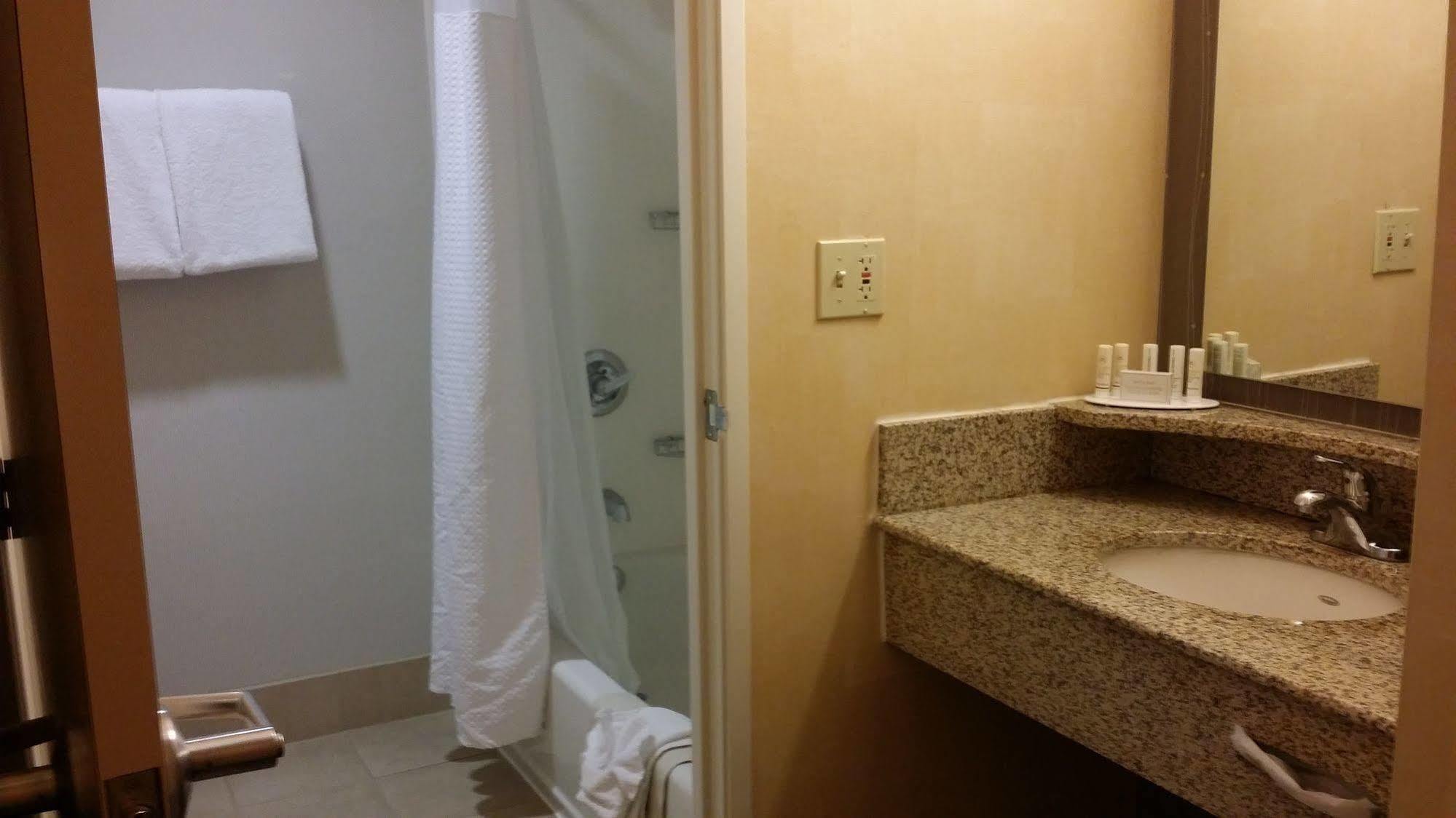 Courtyard By Marriott Stockton Exterior foto