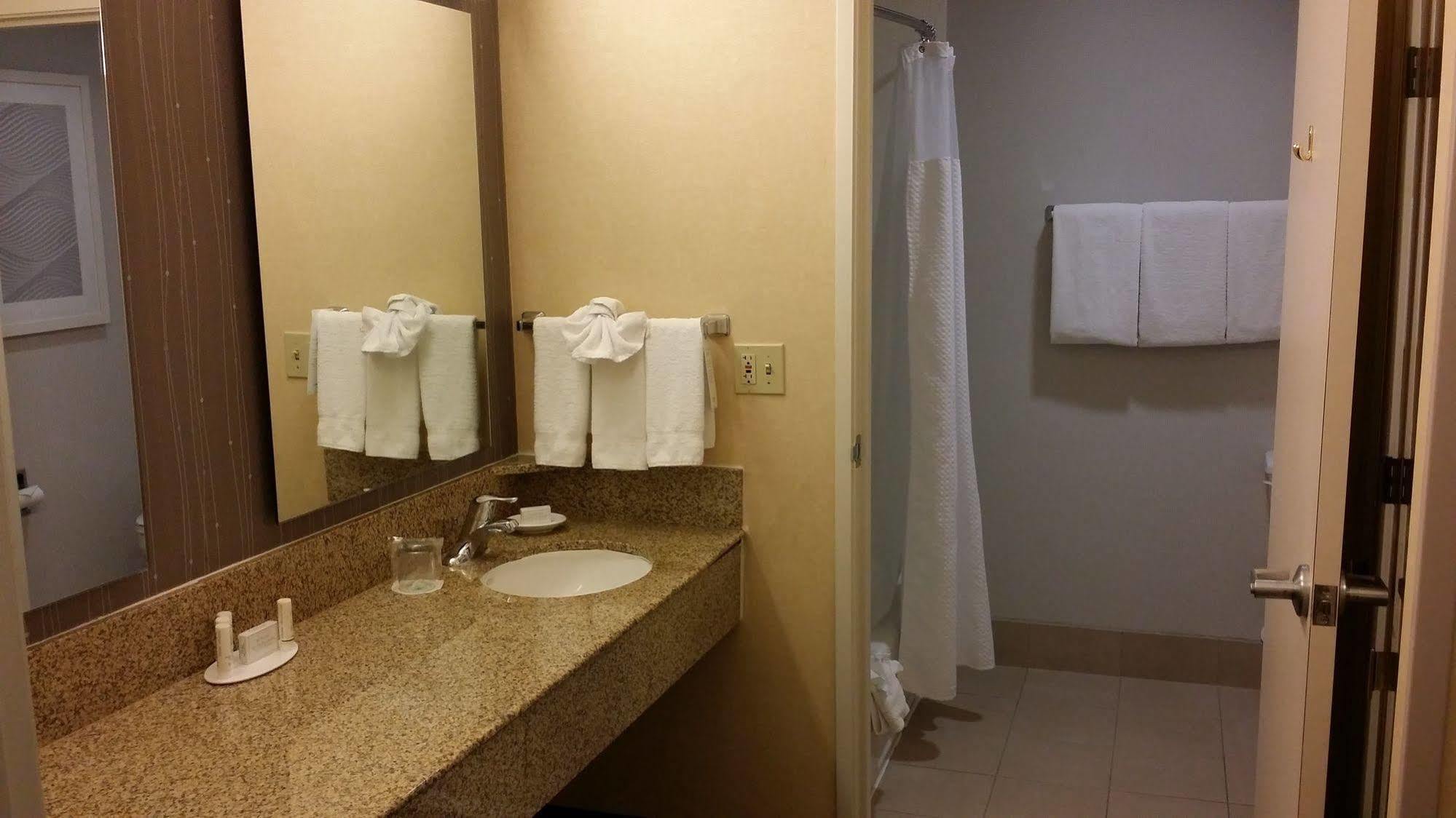 Courtyard By Marriott Stockton Exterior foto